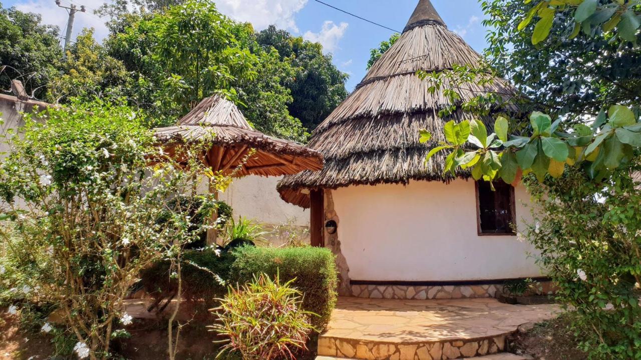 Banda Lodge Masaka Bagian luar foto