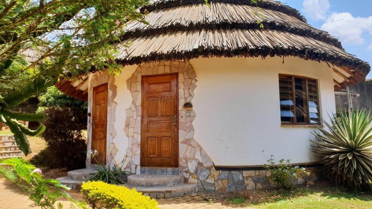 Banda Lodge Masaka Bagian luar foto